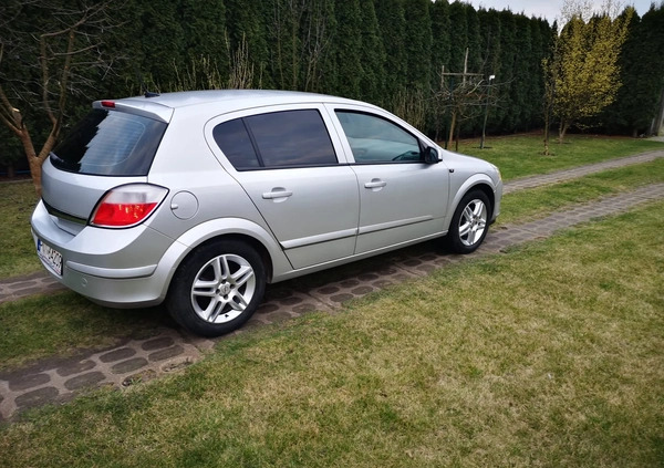 Opel Astra cena 13400 przebieg: 188000, rok produkcji 2007 z Świdnica małe 67